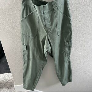 Spanx Stretch Twill Ankle Cargo Pant in Soft Sage